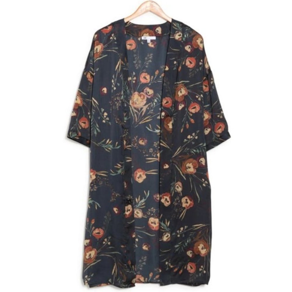 DR2 BY DANIEL RAINN Floral Ruana In Midnight